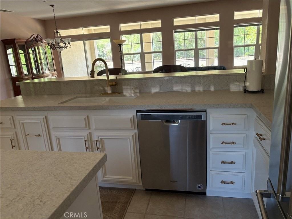 524 Golden West Dr - Photo 5 of 42