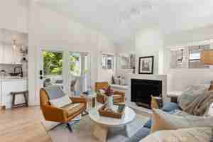 featured image of 617 Acacia Ave