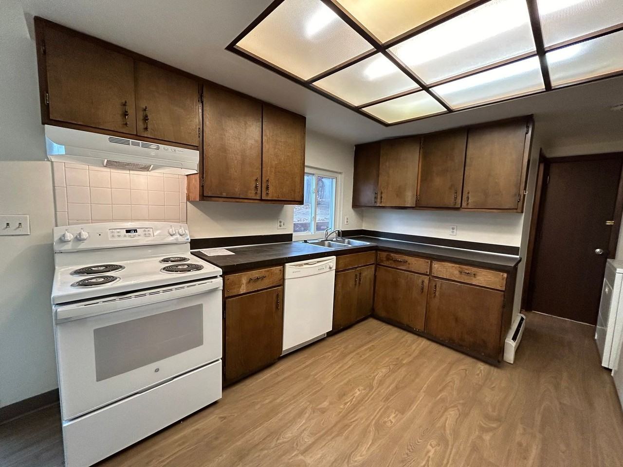 1418 W 25th St - Photo 2 of 13