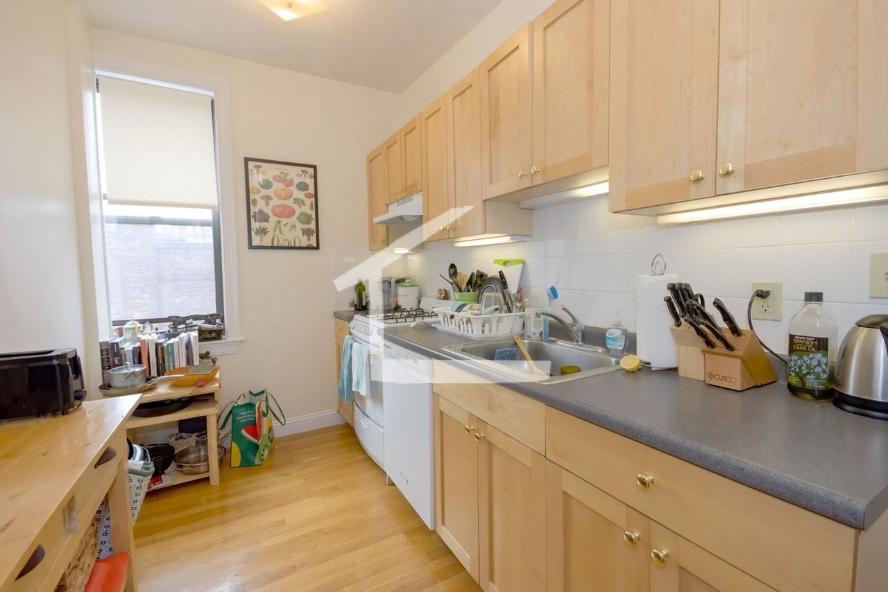 1344 Commonwealth Ave - Photo 7 of 9