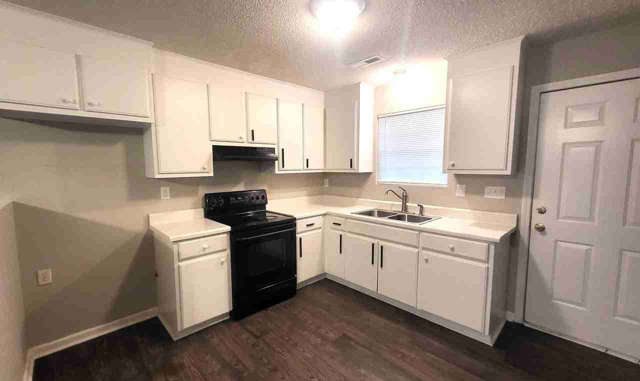 Sunnyside Dr - Photo 3 of 10