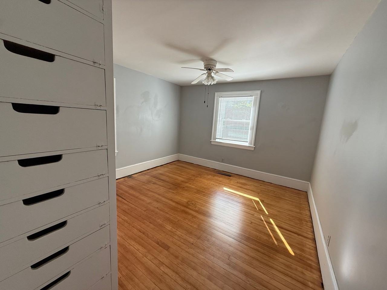 903 Lee St N - Photo 6 of 18