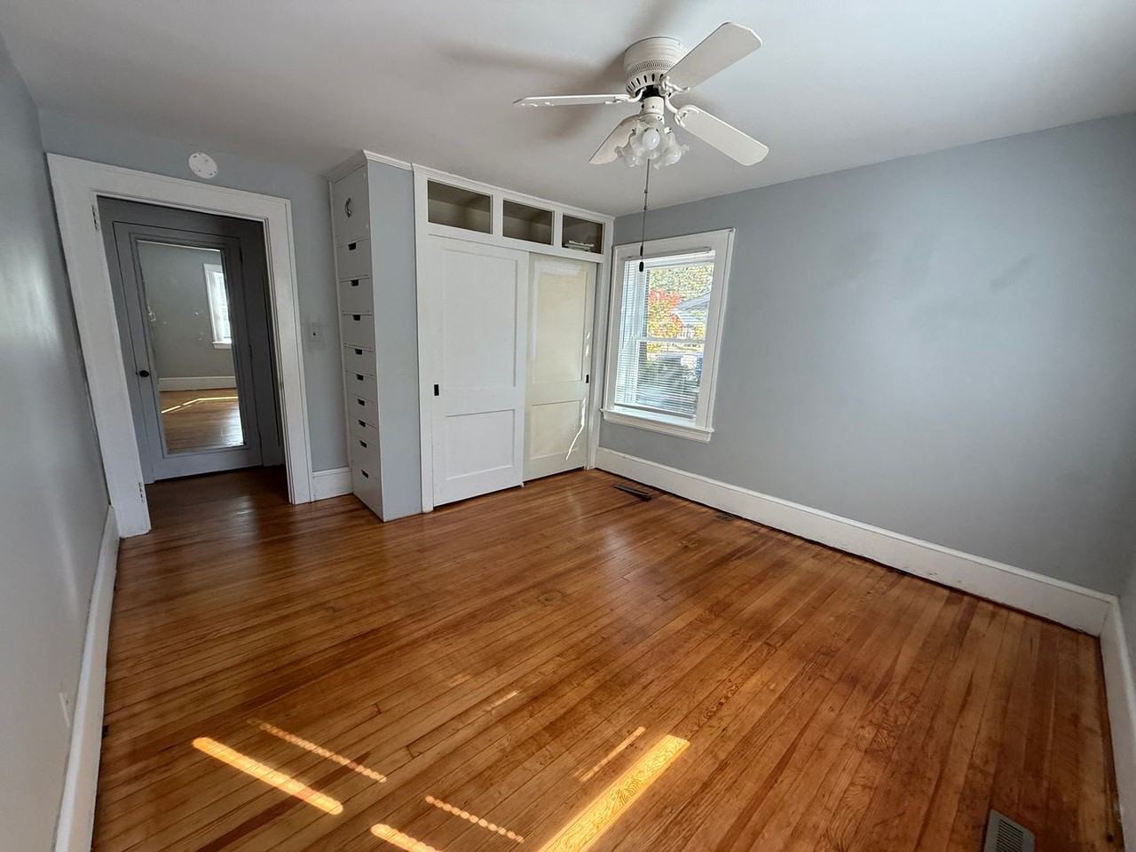 903 Lee St N - Photo 7 of 18