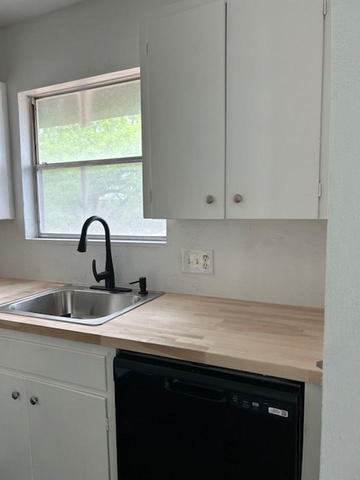 T-Square Apartments - Photo 4 of 34