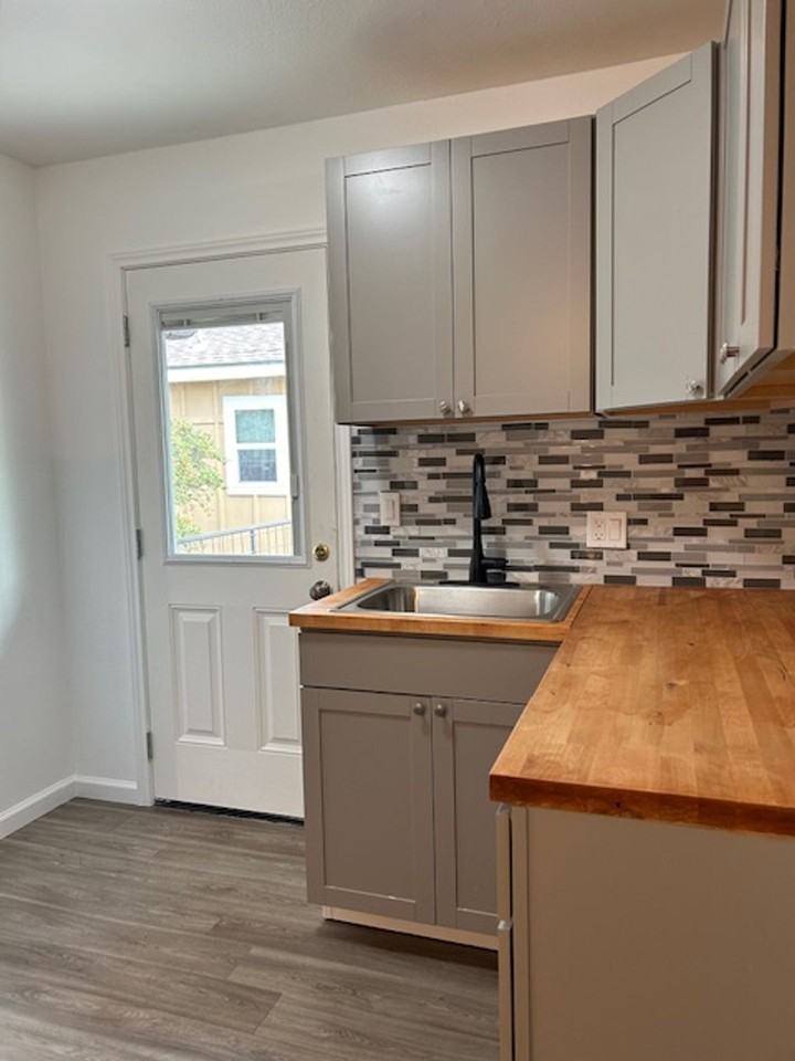 T-Square Apartments - Photo 4 of 18