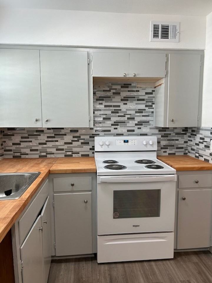 T-Square Apartments - Photo 3 of 18