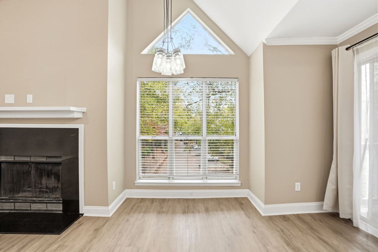 2500 Cranbrook Ln #11 - Photo 7 of 33