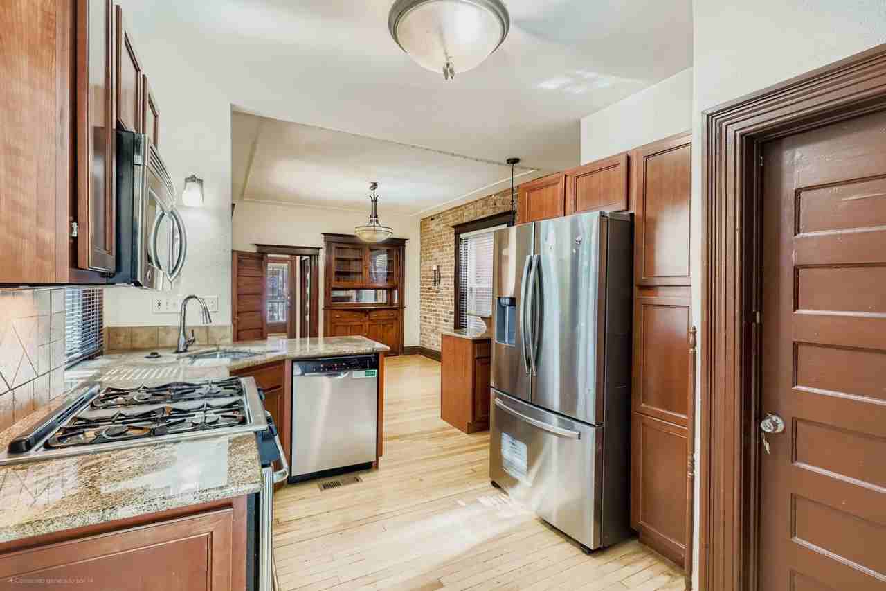 Beautiful 3 bedroom home! - Photo 3 of 18