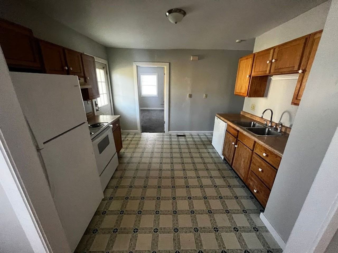 2020 N Glenwood Ave - Photo 2 of 9