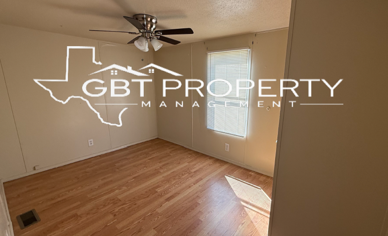 418 E Collins St - Photo 3 of 4