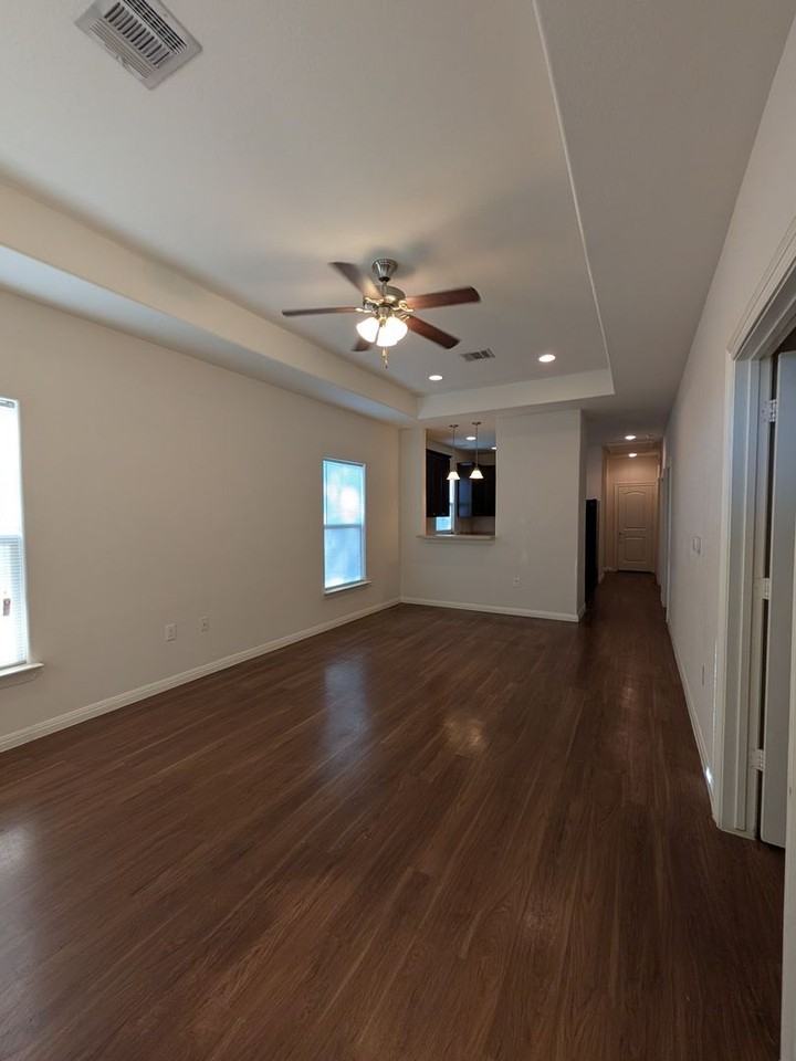 405 E Simmons St - Photo 3 of 17