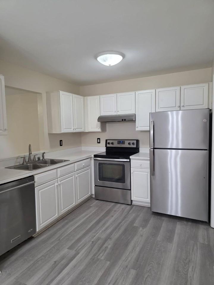 24 Woodcrest Ct - Photo 4 of 31