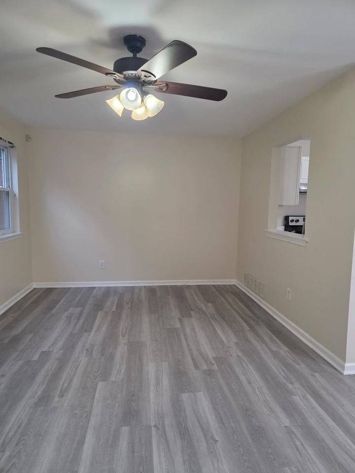 24 Woodcrest Ct - Photo 7 of 31