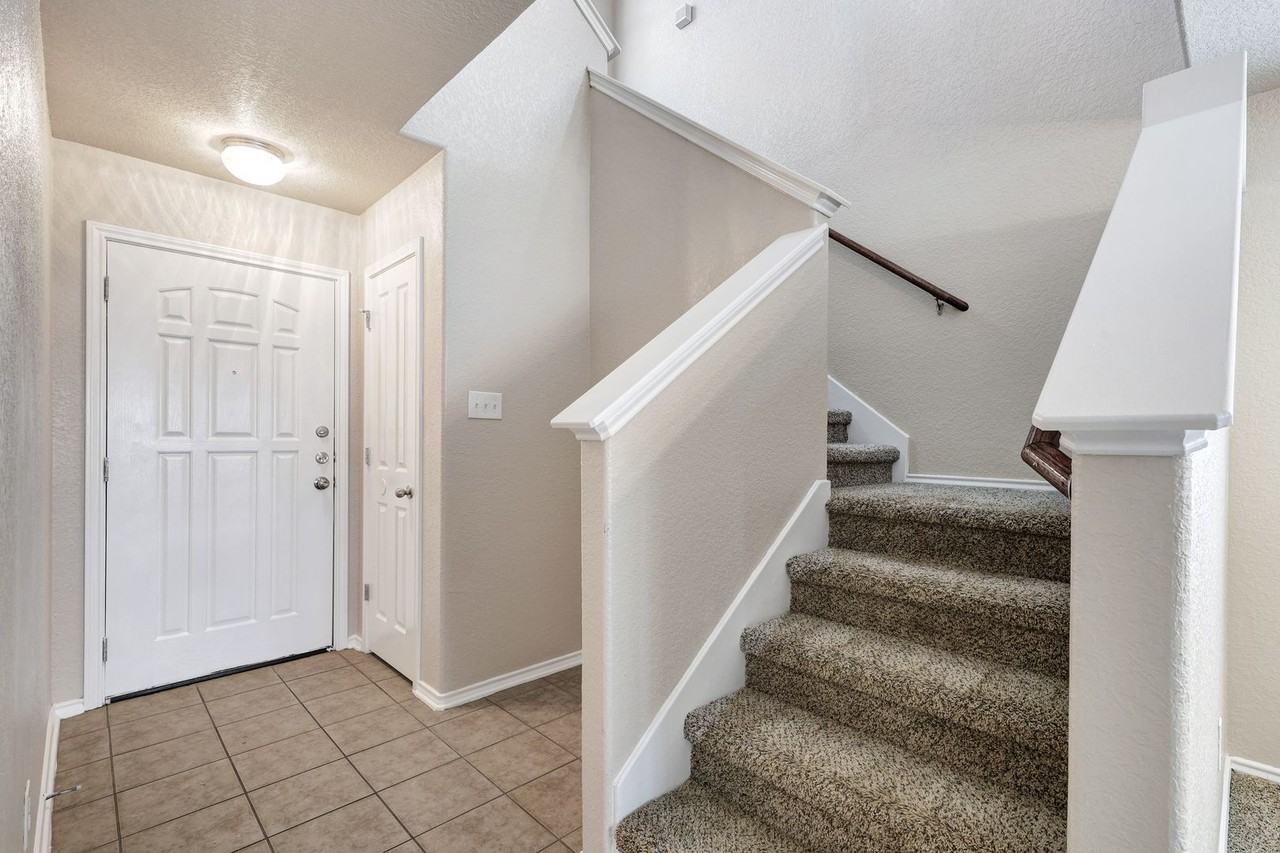 11015 Gilpin Cyn - Photo 2 of 32