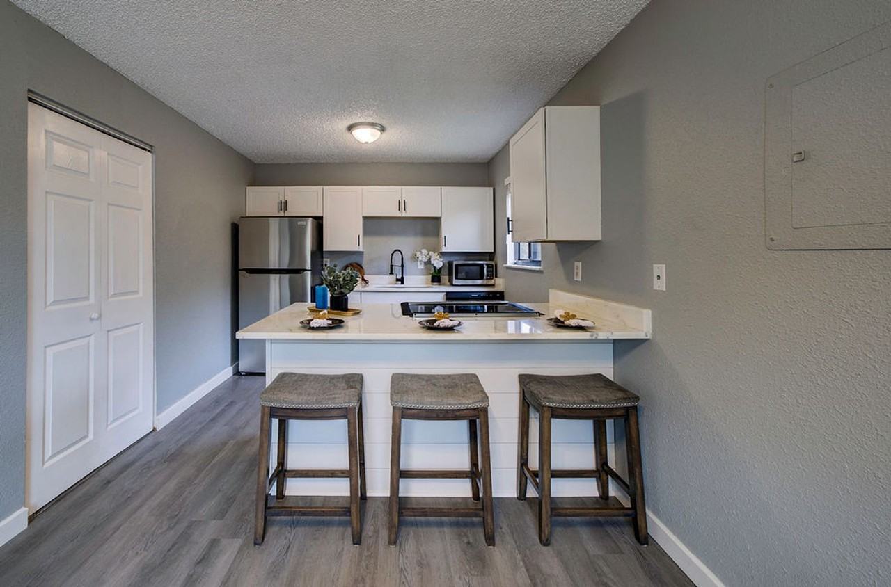 2185 Ambleside Drive - Photo 7 of 14