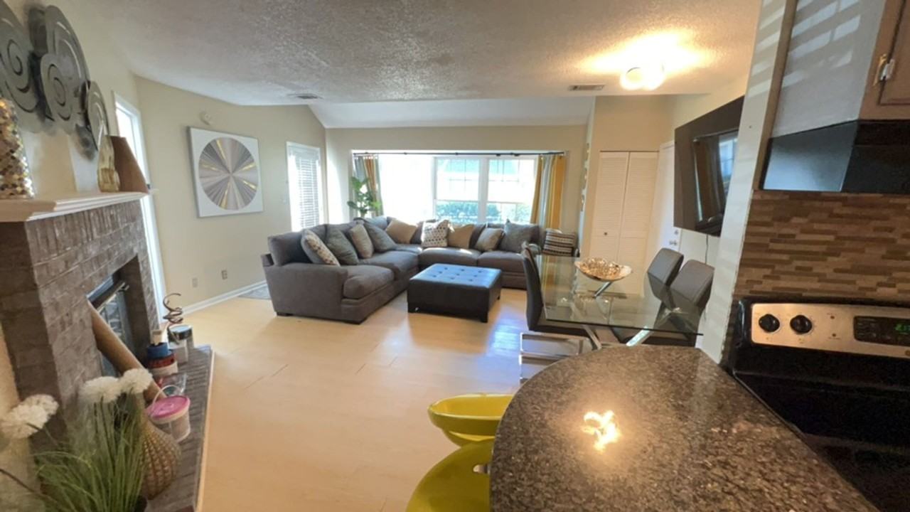 1201 Tiffany Ln - Photo 5 of 12