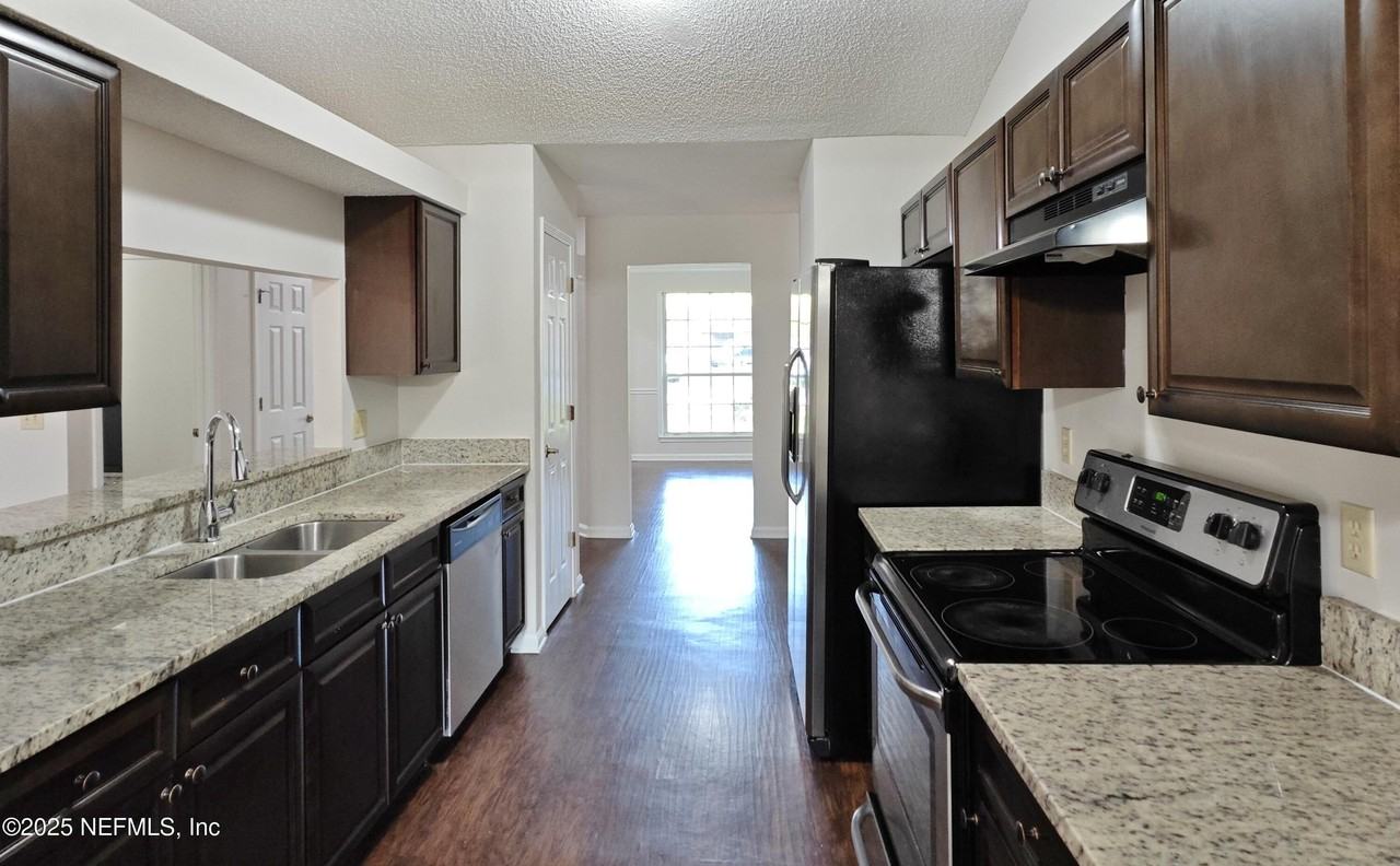 10249 Secret Harbor Ct - Photo 2 of 7