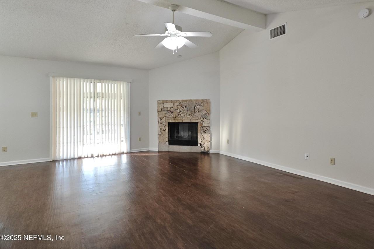 10249 Secret Harbor Ct - Photo 4 of 7