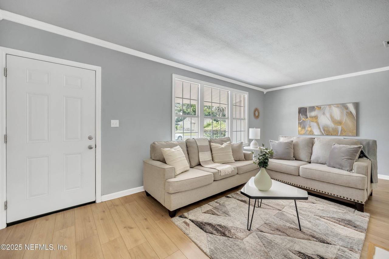 1232 Hamilton St - Photo 6 of 27