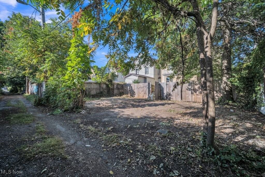 1457 W 114th St - Photo 4 of 14