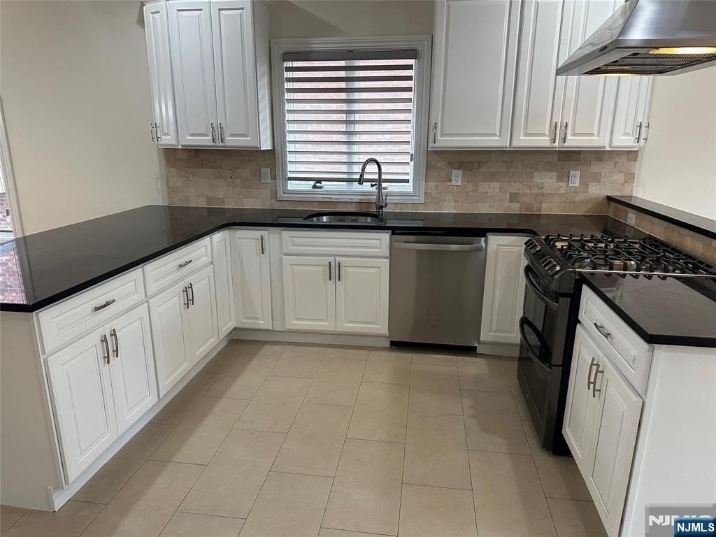 436A Lawton Ave - Photo 4 of 22