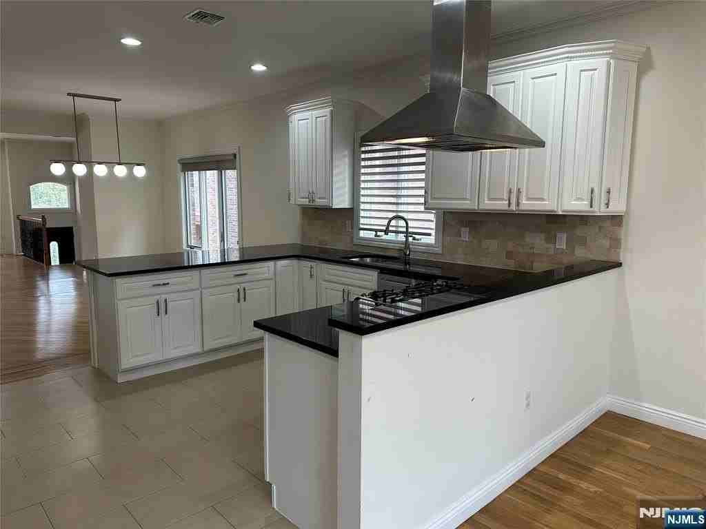 436A Lawton Ave - Photo 5 of 22