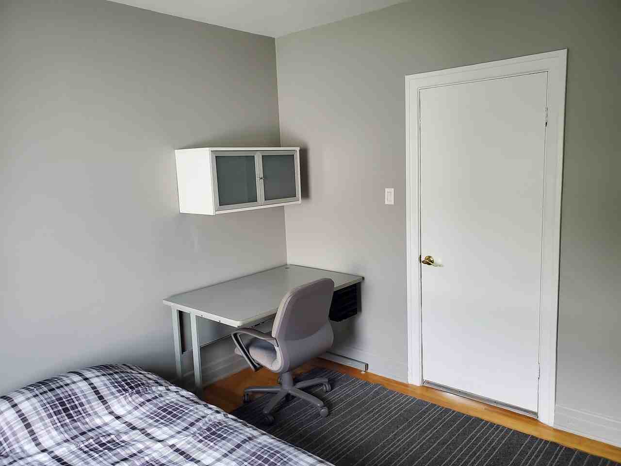 1500 Rue Berri #2 - Photo 6 of 9