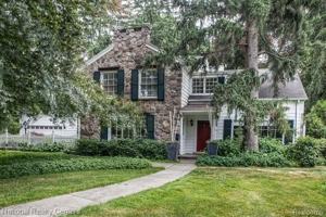 featured image of 645 Arlington St