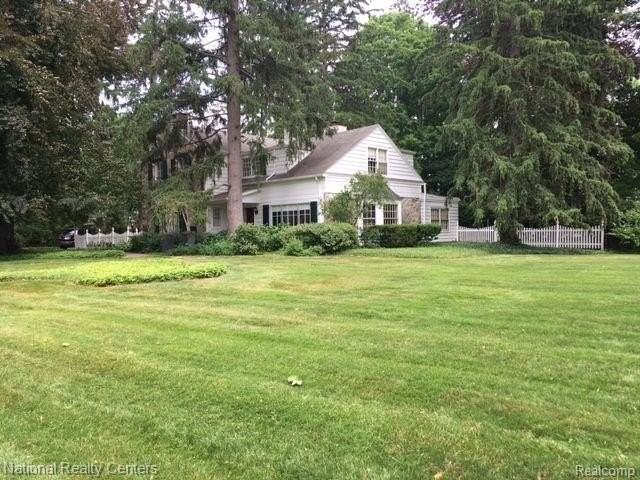 645 Arlington St - Photo 2 of 33