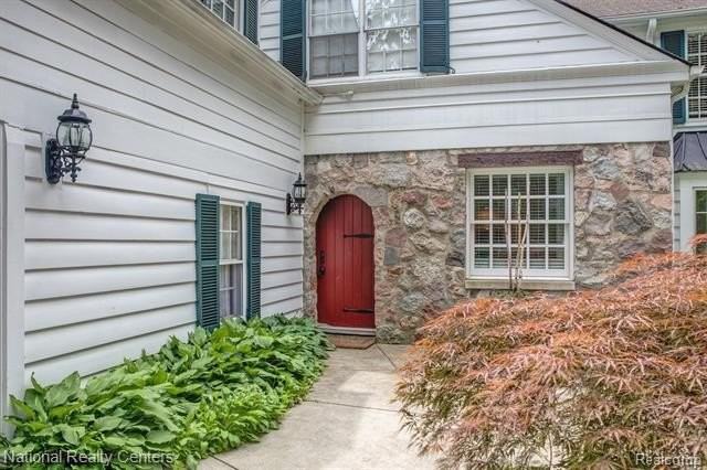 645 Arlington St - Photo 3 of 33