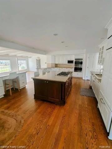 645 Arlington St - Photo 5 of 33