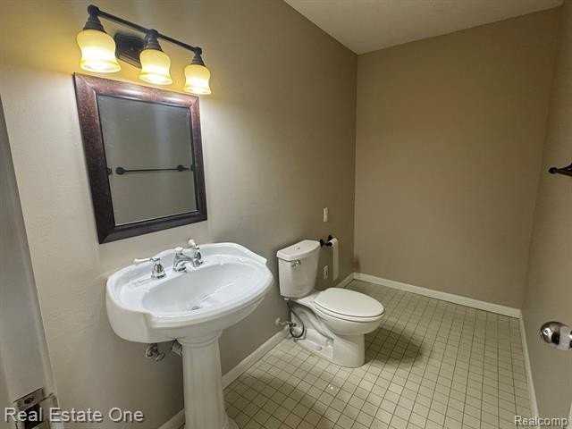 19317 Surrey Ln - Photo 7 of 12