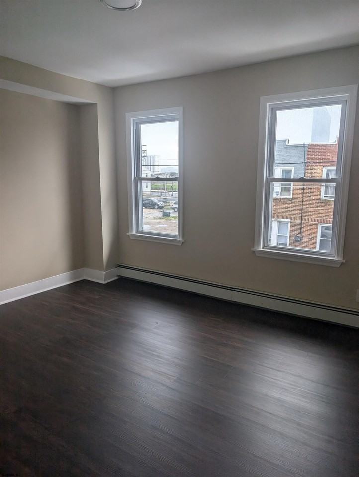 719 Drexel Ave - Photo 3 of 7