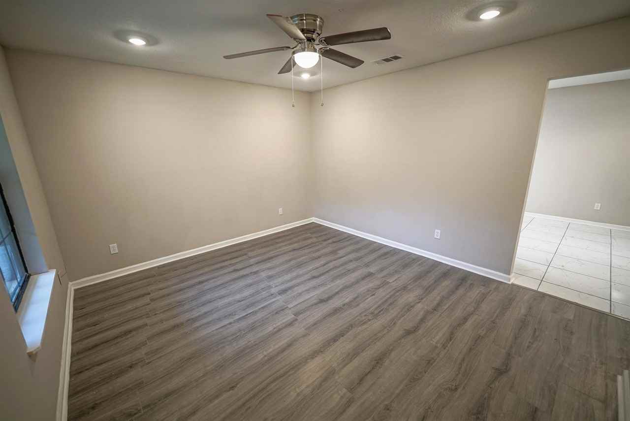 8407 Lenova Ln - Photo 6 of 38