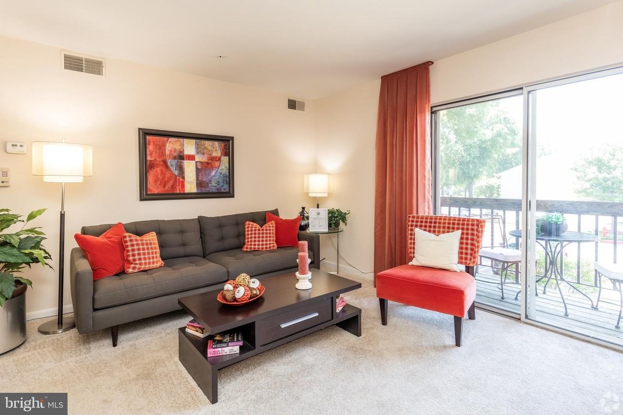 7 Lockhart Circle #F - Photo 2 of 11