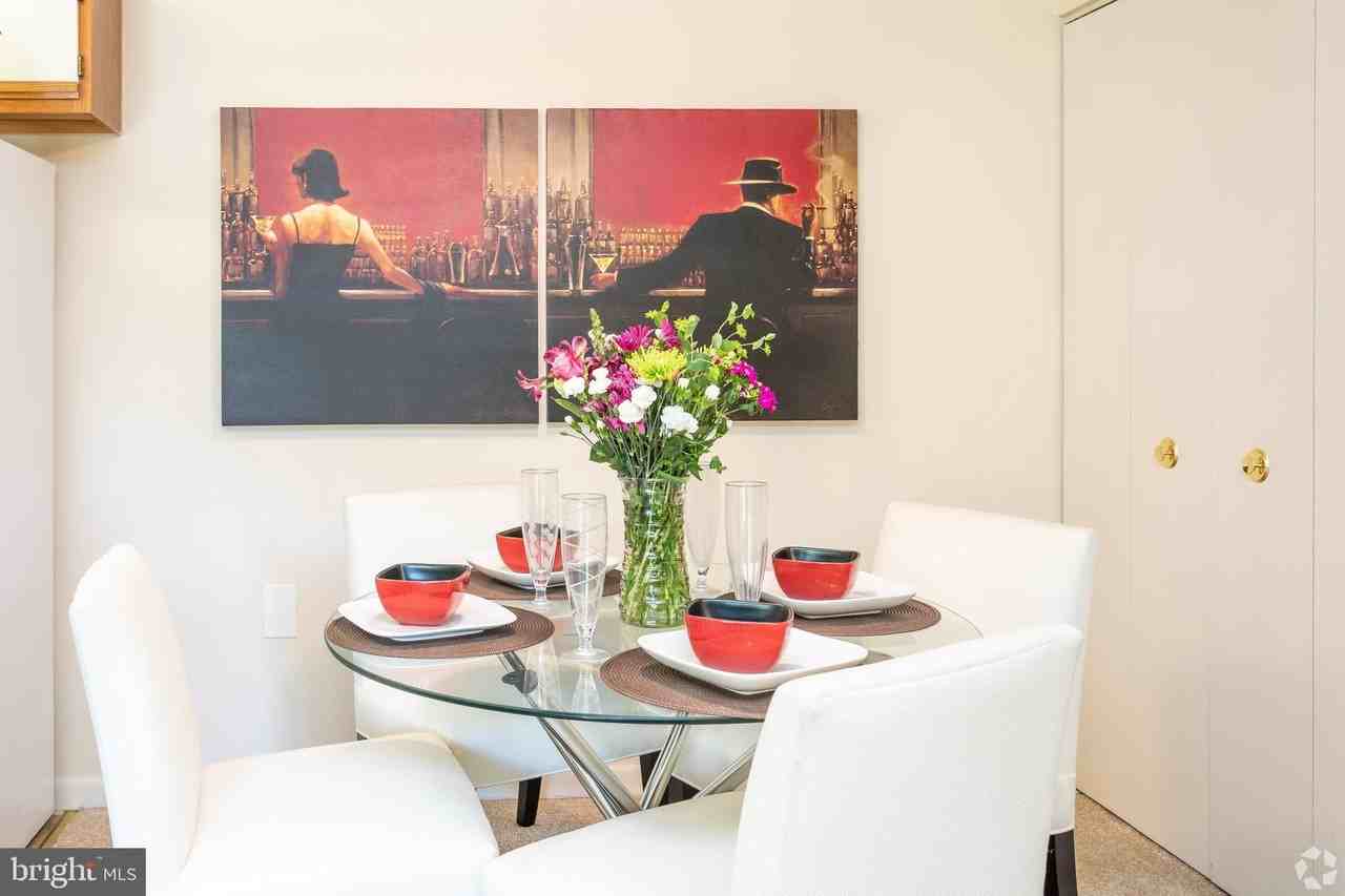 7 Lockhart Circle #F - Photo 3 of 11