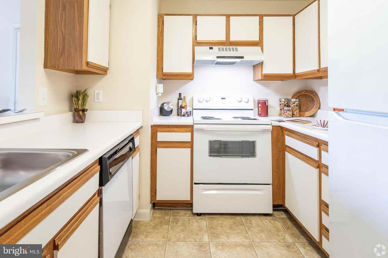 7 Lockhart Circle #F - Photo 5 of 11