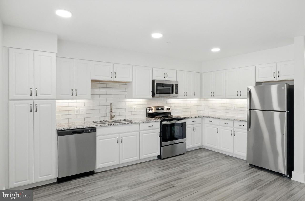 19510 19510 VILLAGE WALK unit: 2-205 #2-205 - Photo 5 of 21