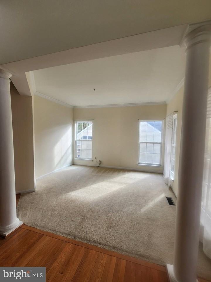 10208 Rolling Green Way - Photo 3 of 14