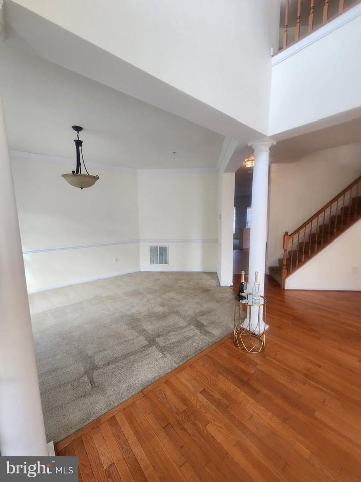 10208 Rolling Green Way - Photo 4 of 14