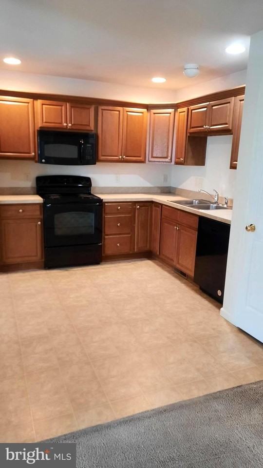 305 Antilles Court - Photo 6 of 20