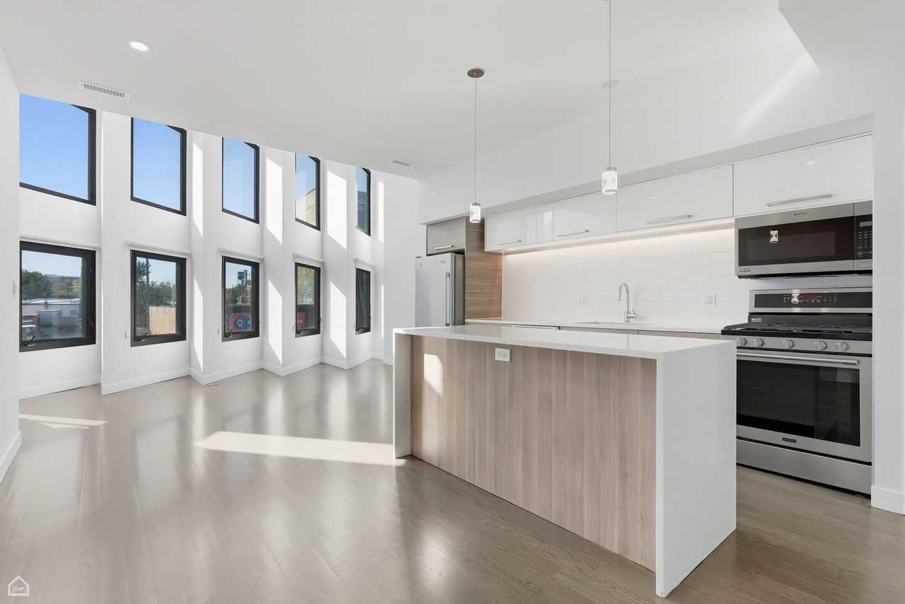 2012 W Grand Ave ##2f - Photo 4 of 10