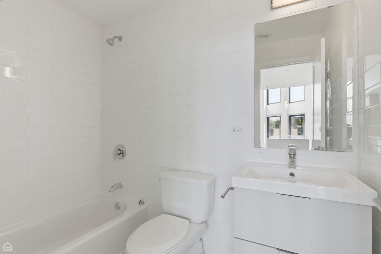 2012 W Grand Ave ##2f - Photo 5 of 10