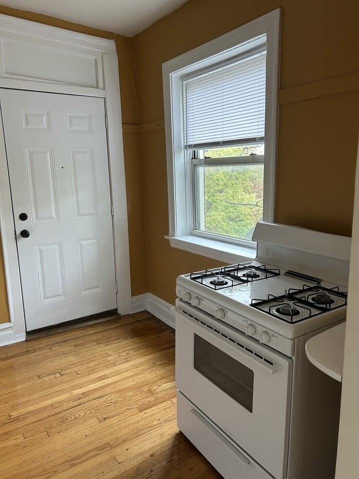 4955 North Whipple Street ##3e - Photo 3 of 11