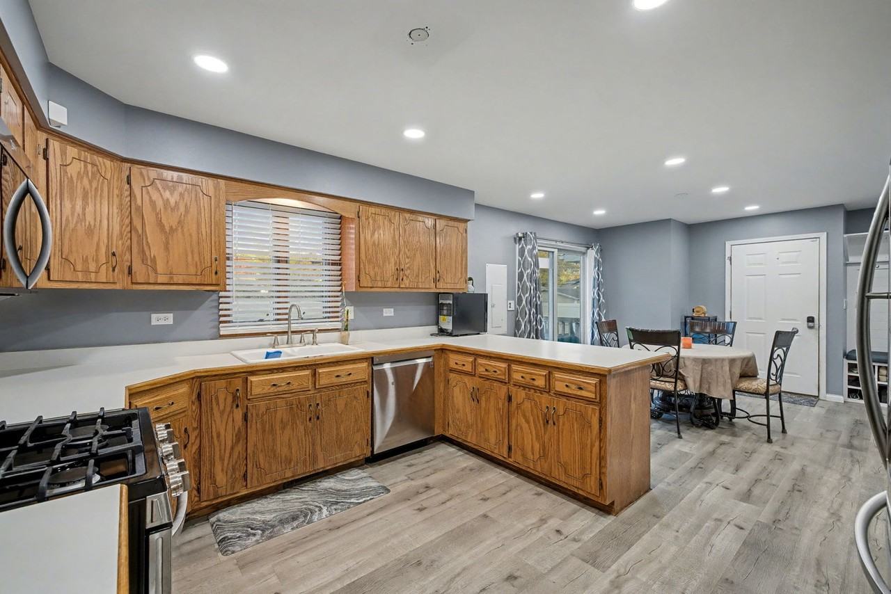 2208 Root St - Photo 4 of 17