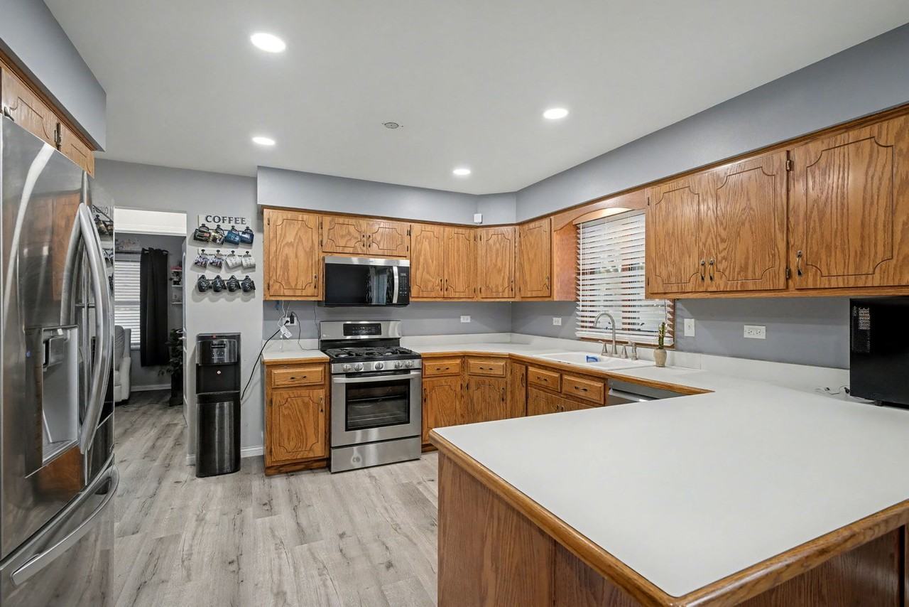 2208 Root St - Photo 5 of 17