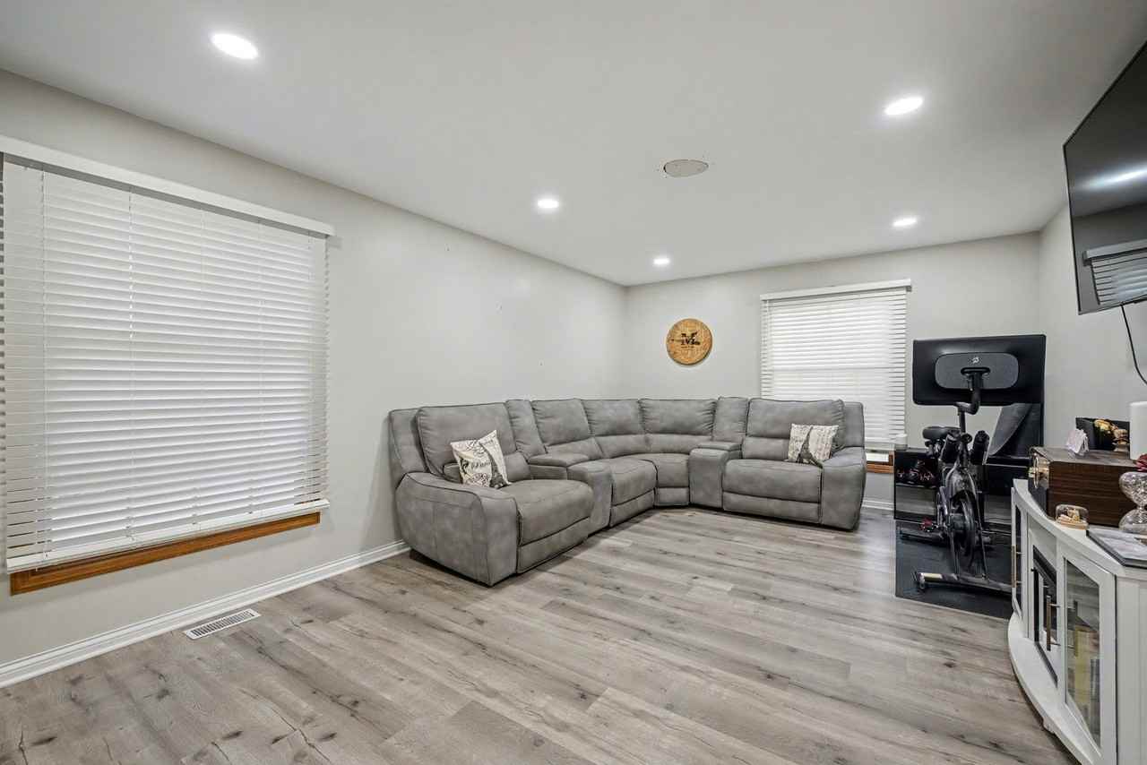 2208 Root St - Photo 7 of 17