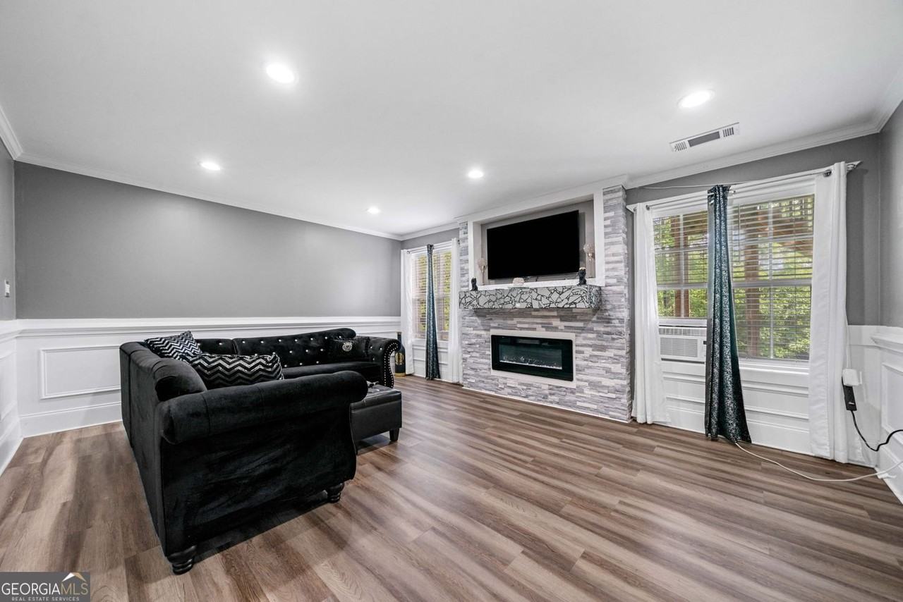 209 Braemar Ct - Photo 3 of 13