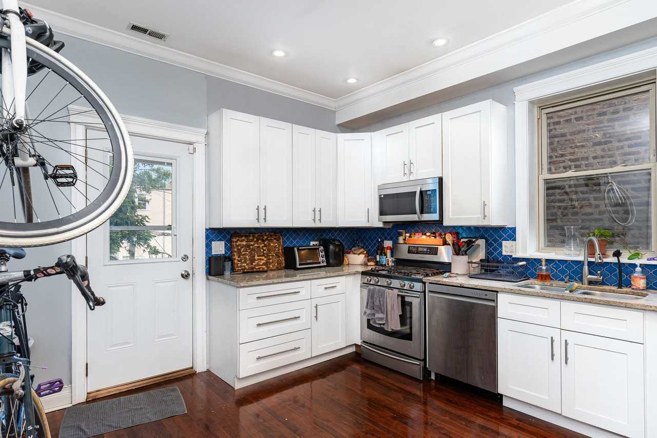 2725 N Kedzie Ave ##2 - Photo 6 of 18