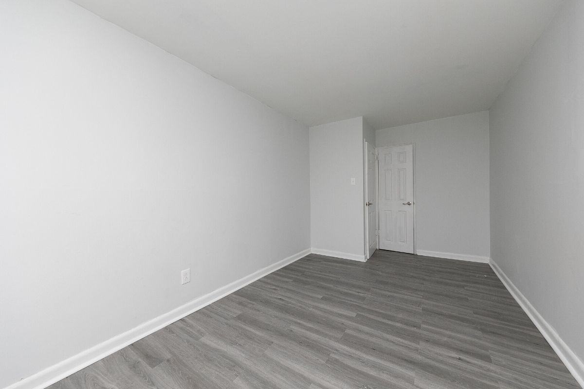 Longshore Apartments - Photo 4 of 16